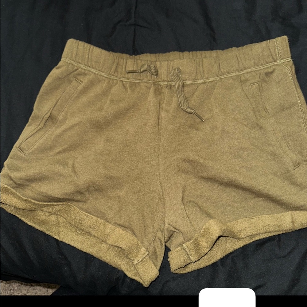 Size M ‘PINK’ Shorts $10
NEVER WORN